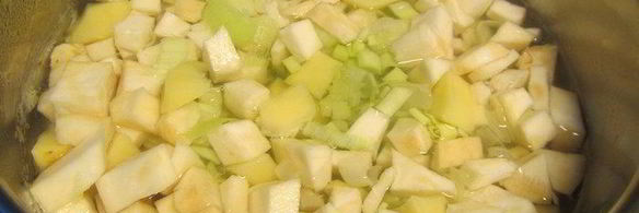 суп-пюре из сельдерея и лука-порея