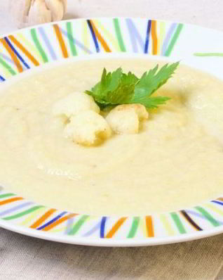 Суп-пюре из цветной капусты со сметаной