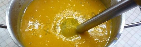 суп пюре из тыквы с яблоками и мускатным орехом