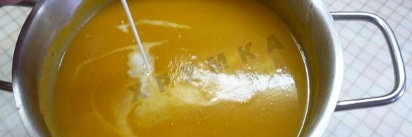 суп пюре из тыквы с яблоками и мускатным орехом