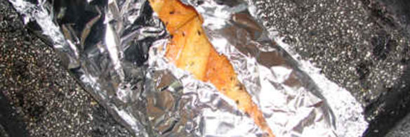 суп-пюре из зеленого горошка и ароматный хлеб с травами