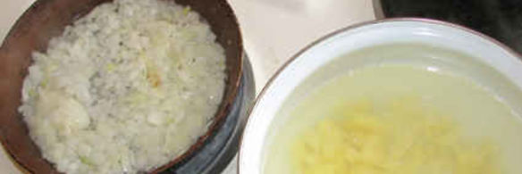 суп-пюре из зеленого горошка и ароматный хлеб с травами