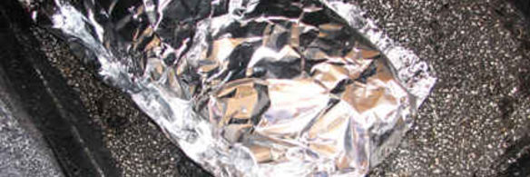 суп-пюре из зеленого горошка и ароматный хлеб с травами