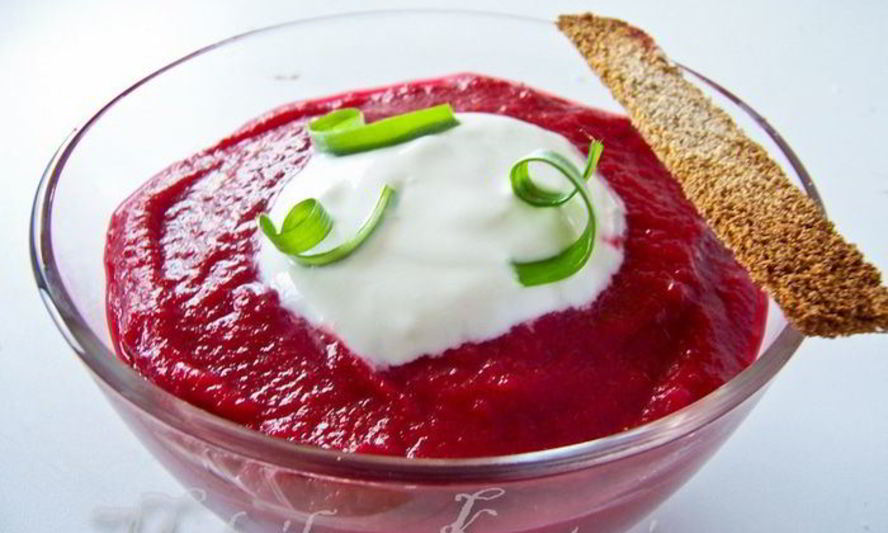 Рецепт свекольного супа-пюре со сметаной и крутонами