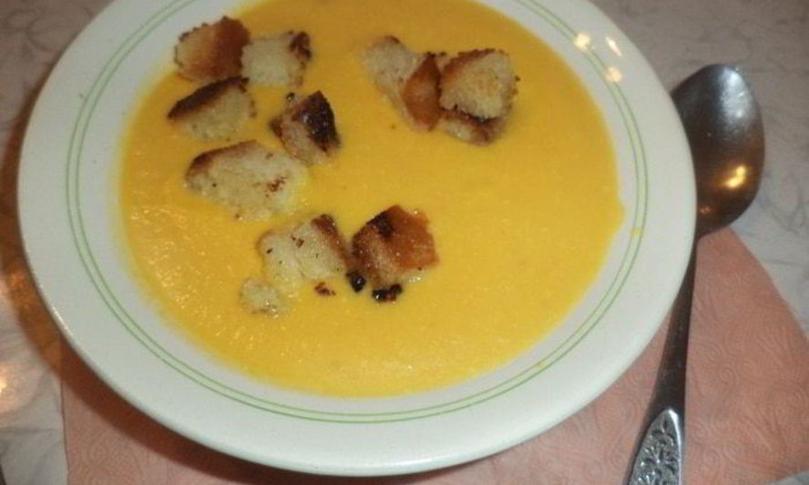 Рецепт тыквенного супа-пюре с чесночными сухариками