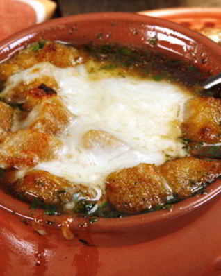 Суп с грибами и курицей в горшочках