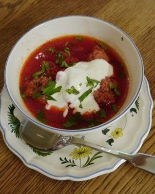Свекольный суп с фрикадельками