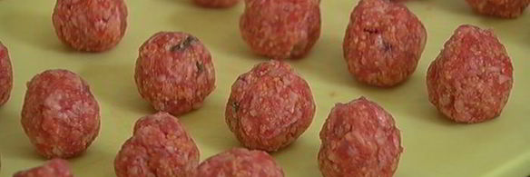 свекольный суп с фрикадельками