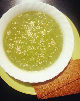 Зеленый крем-суп из чечевицы и шпината