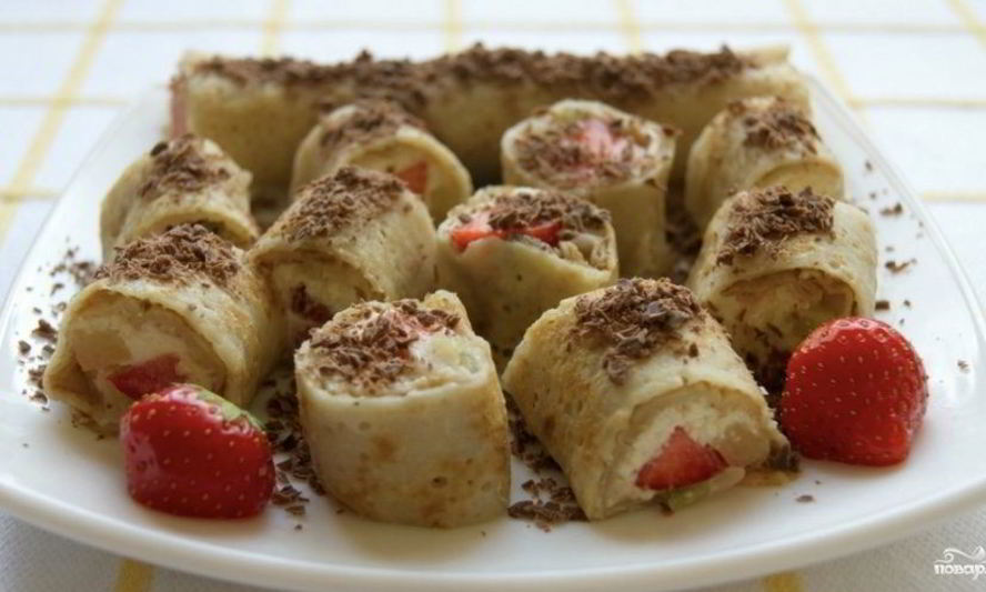 Рецепт блинчиков с фруктами и мороженым