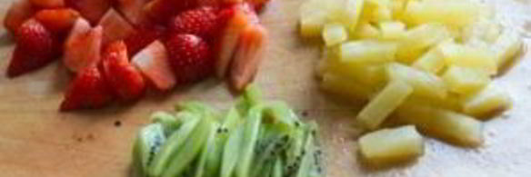 блинчики с фруктами и мороженым