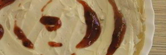 блинчики с маскарпоне, малиной и белым шоколадом