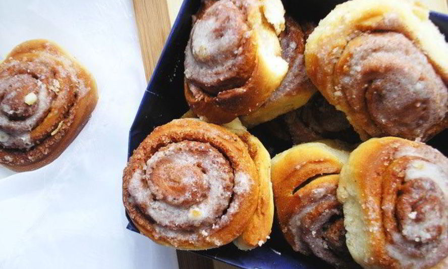 Рецепт булочек cinnabon с корицей и сладкой глазурью