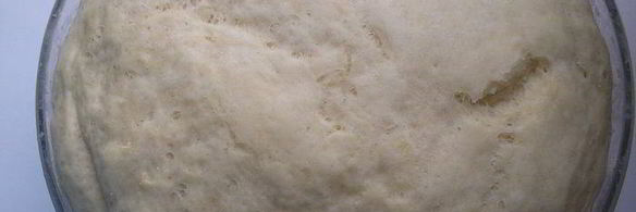 булочки cinnabon с корицей и сладкой глазурью