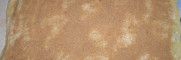 булочки cinnabon с корицей и сладкой глазурью