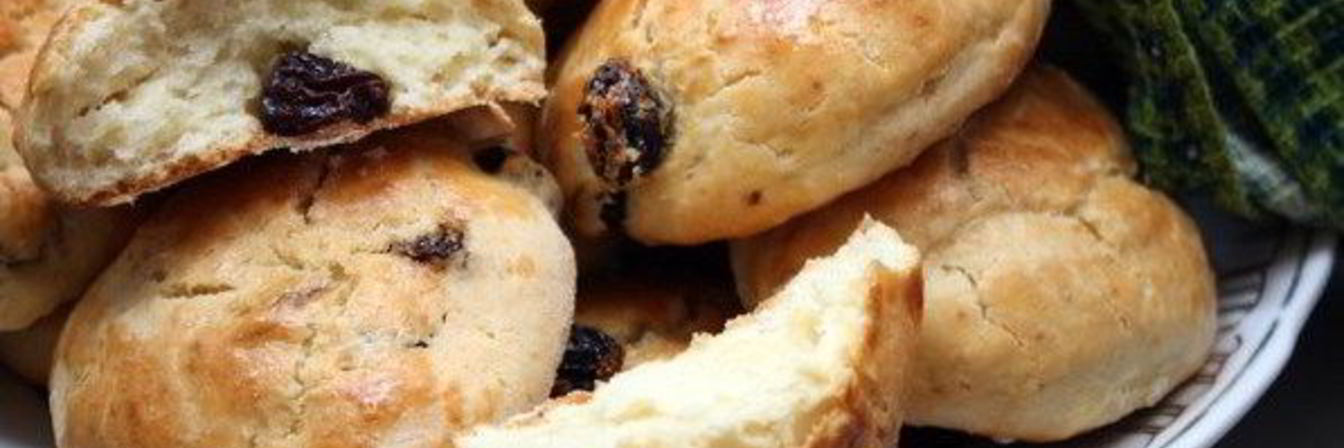 Булочки с изюмом