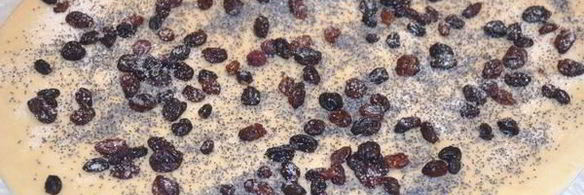 булочки с маком и изюмом