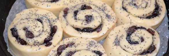 булочки с маком и изюмом