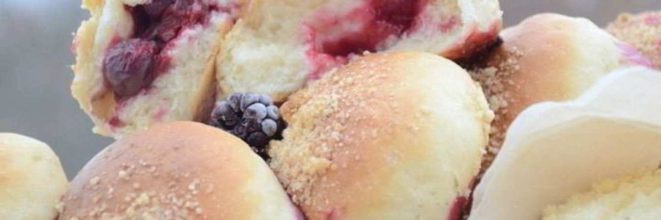 Булочки с вишней