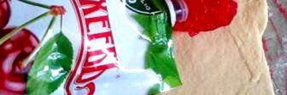 булочки с вишневым джемом