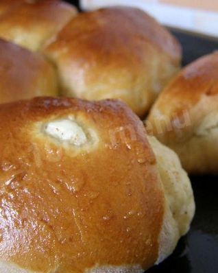 Дрожжевые булочки с творогом и корицей