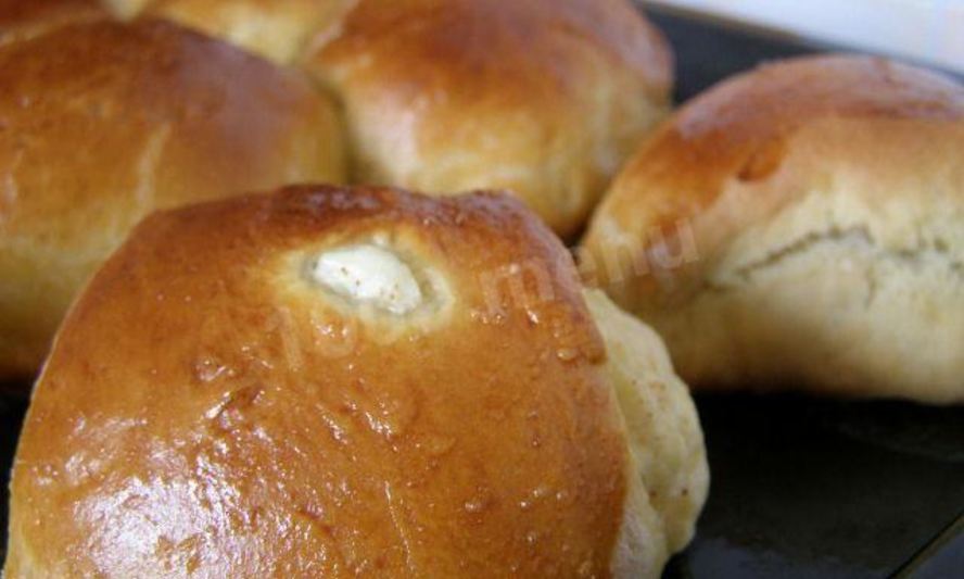 Рецепт дрожжевых булочек с творогом и корицей