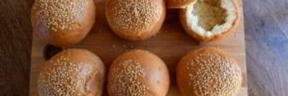 горячие булочки с яйцом и сыром