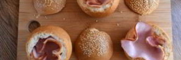 горячие булочки с яйцом и сыром