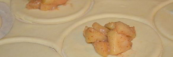 нежные булочки на сметанном тесте с ароматными яблочками