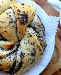 Булочки с маком