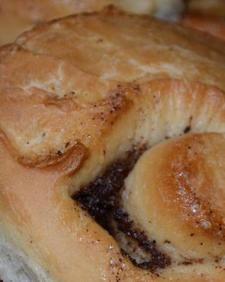 Плюшки с корицей и изюмом