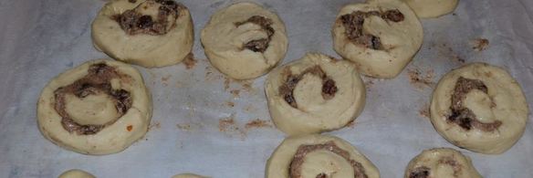 плюшки с корицей и изюмом