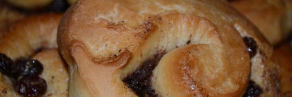 плюшки с корицей и изюмом