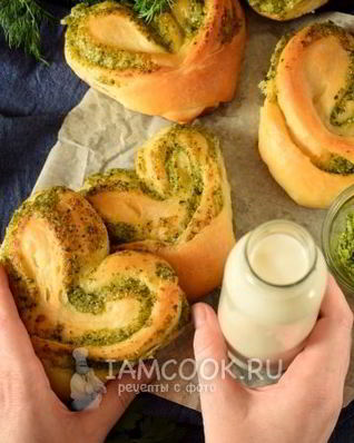 Плюшки с песто из петрушки