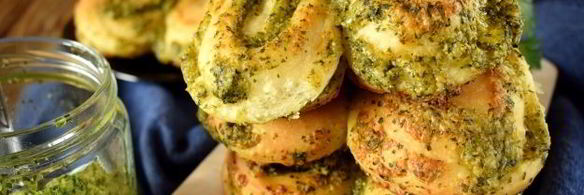 плюшки с песто из петрушки