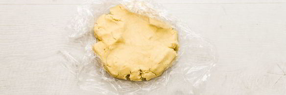 сдобные булочки с ромовым изюмом и сливочным сыром