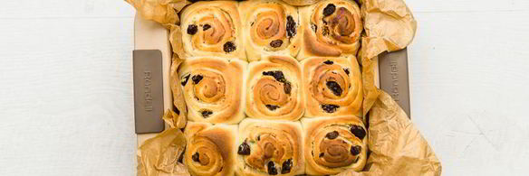 сдобные булочки с ромовым изюмом и сливочным сыром