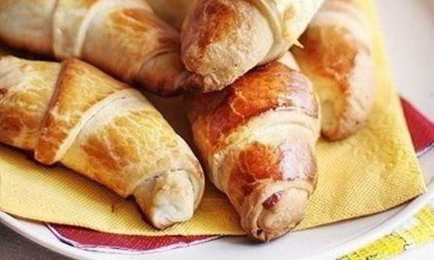 Рецепт слоеных круассанов с сыром и ветчиной