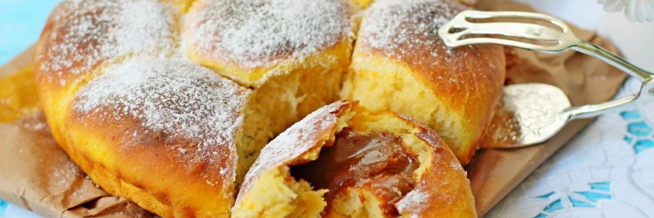 Тыквенные булочки с вареной сгущенкой