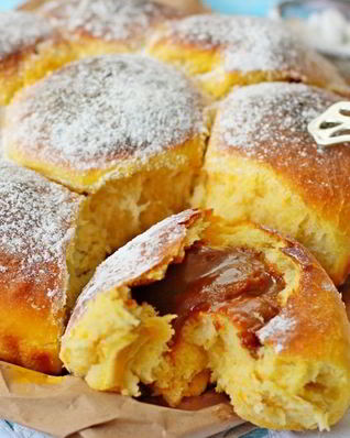 Тыквенные булочки с вареной сгущенкой