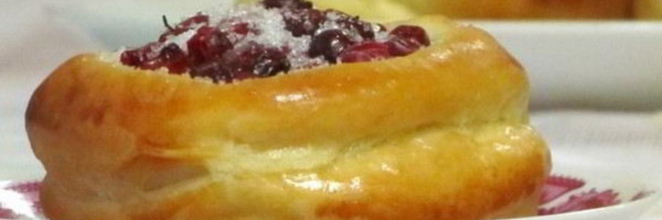 Ватрушки с брусникой