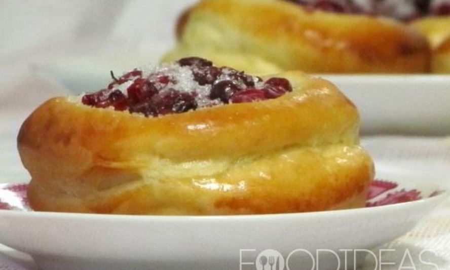 Рецепт ватрушек с брусникой