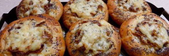 ватрушки с луково-сырной начинкой