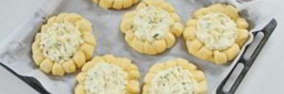 ватрушки с творогом, брынзой и зеленью