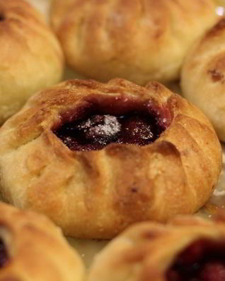 Ватрушки с вишней