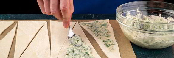 закусочные мини-круассаны с красной рыбой