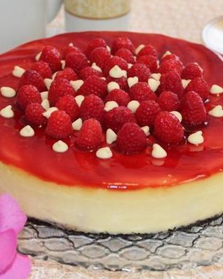 Чизкейк с белым шоколадом и малиной