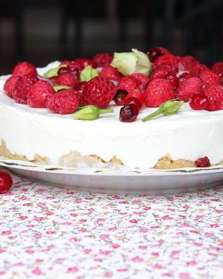 Чизкейк с летними ягодами