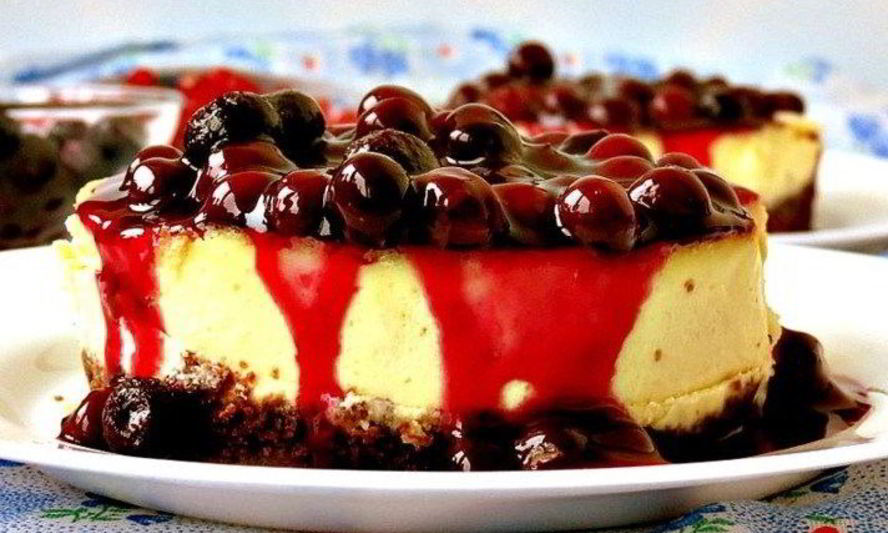 Рецепт мини-чизкейков с черничным соусом