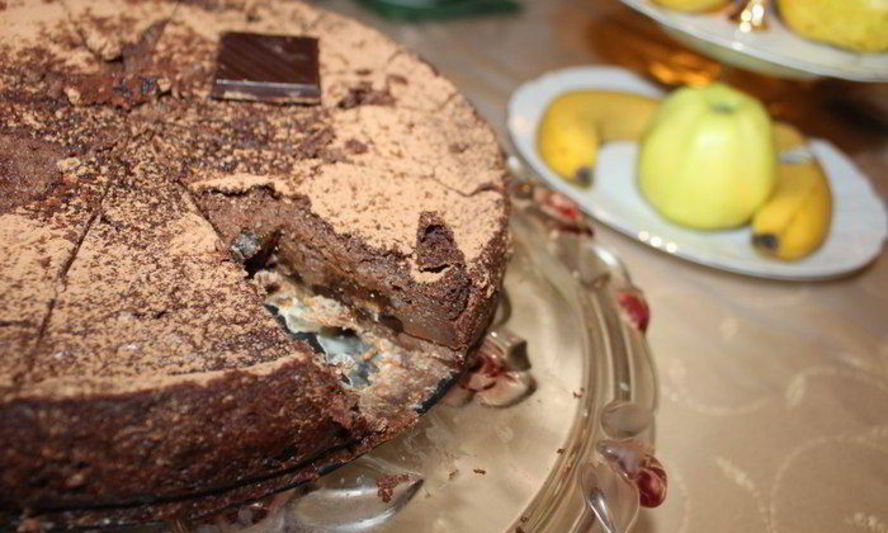 Рецепт шоколадного чизкейка с кокосовыми вафлями и черносливом